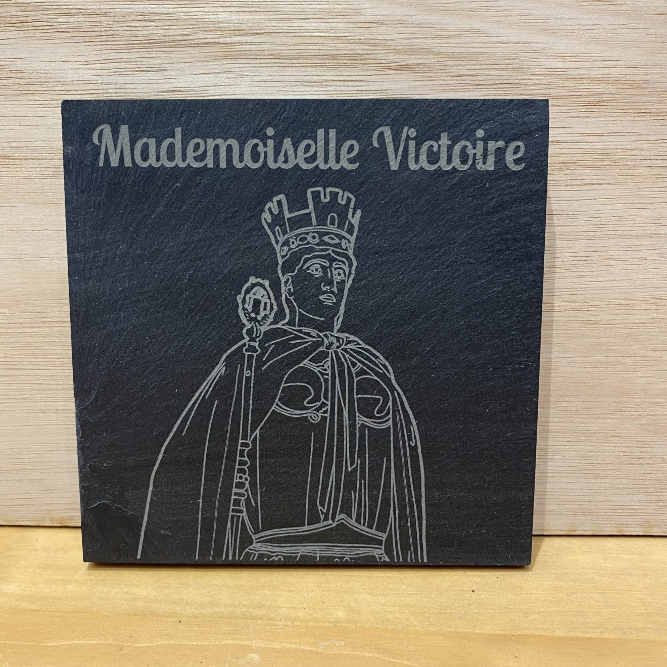 sous verre ardoise ducasse ath mademoiselle victoire scaled